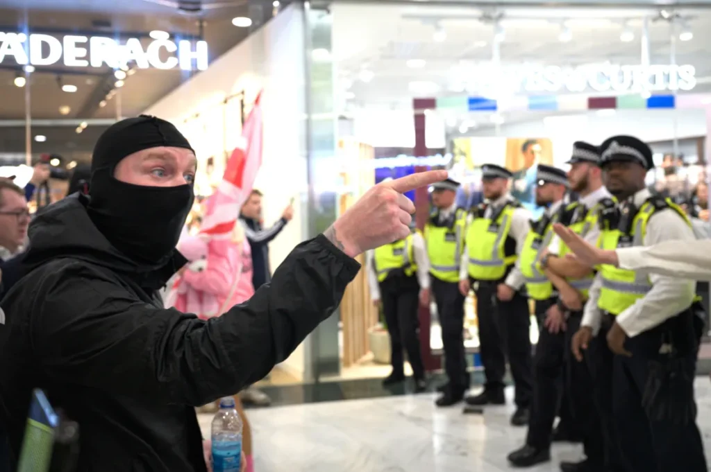 Violence Breaks Out in London as Anti-Asylum Protesters Clash with Counter-Demonstrators