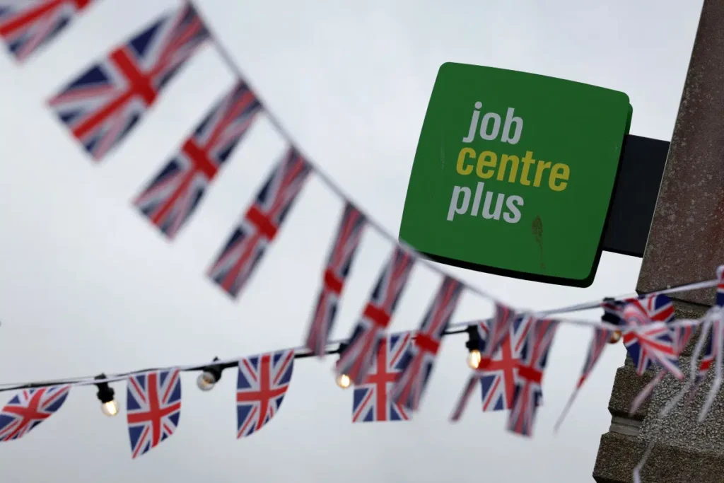 UK Unemployment Forecast to Hit 11-Year High as Economists Warn of Weak Growth