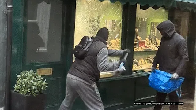 Police Search for Masked Gang After Daylight Jewellery Raid in Richmond